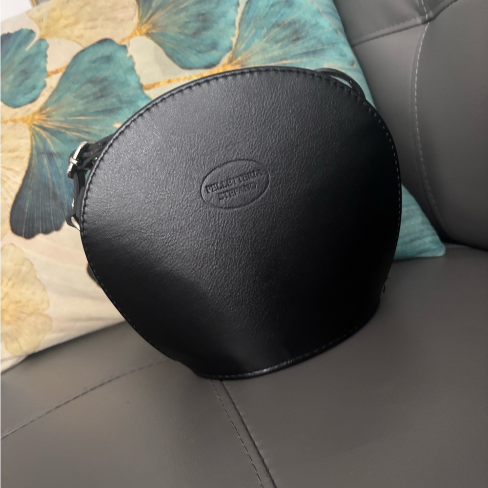 Pelle Studio Black Leather Shoulder Bag
